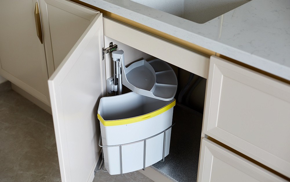 Лёгкая и функциональная кухня в стиле ар-деко