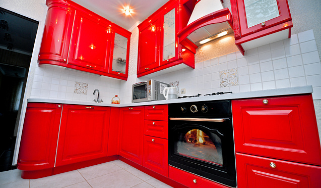 Красные кухни Кухня Айвори