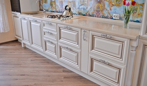 Светлая кухня в Санкт-Петербурге