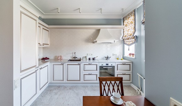 Светлая кухня в Санкт-Петербурге