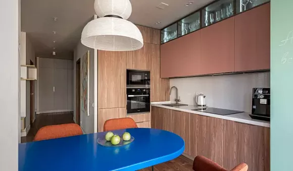 Светлая кухня в Санкт-Петербурге