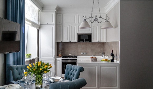 Светлая кухня в Санкт-Петербурге